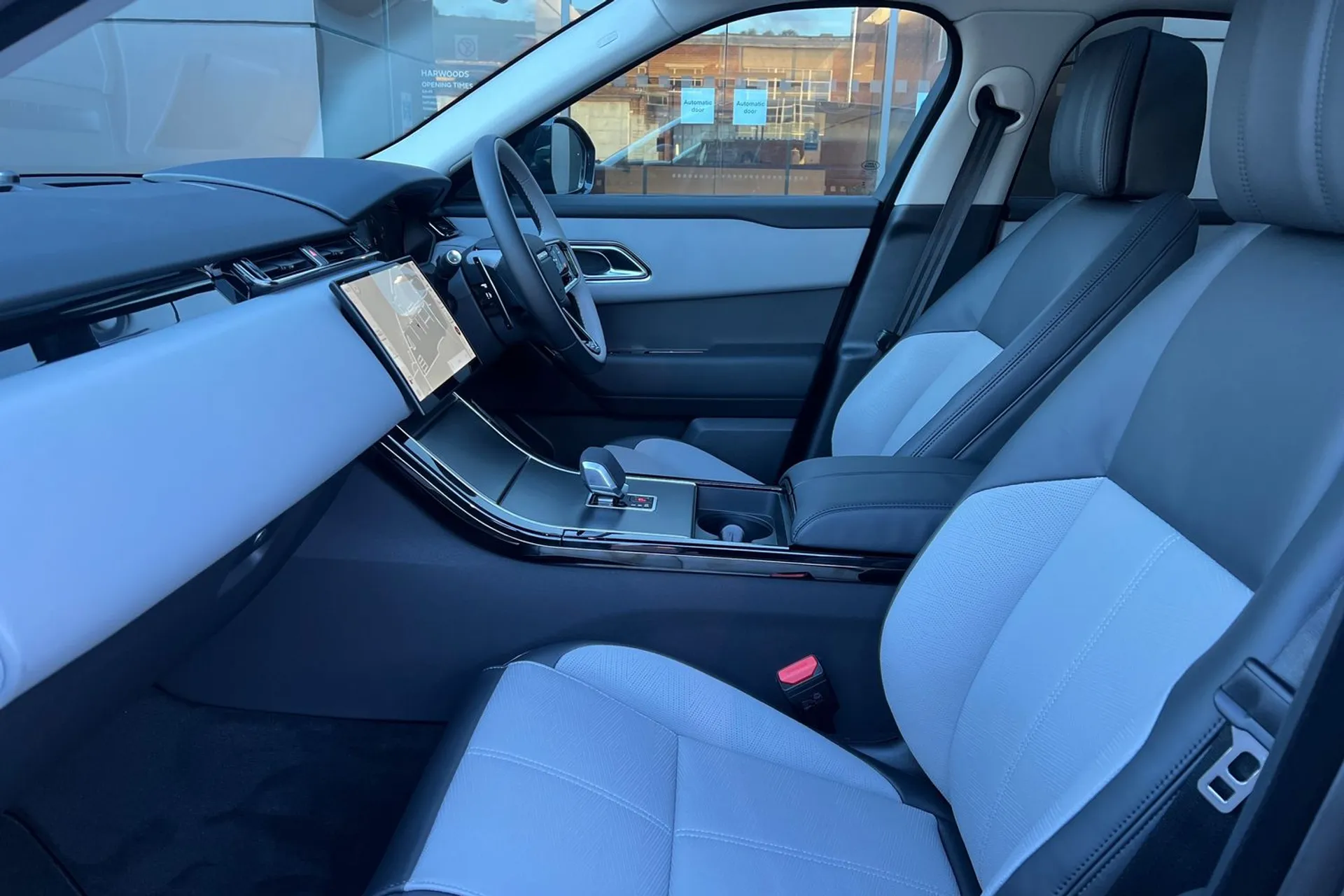 LAND ROVER RANGE ROVER VELAR thumbnail image number 41
