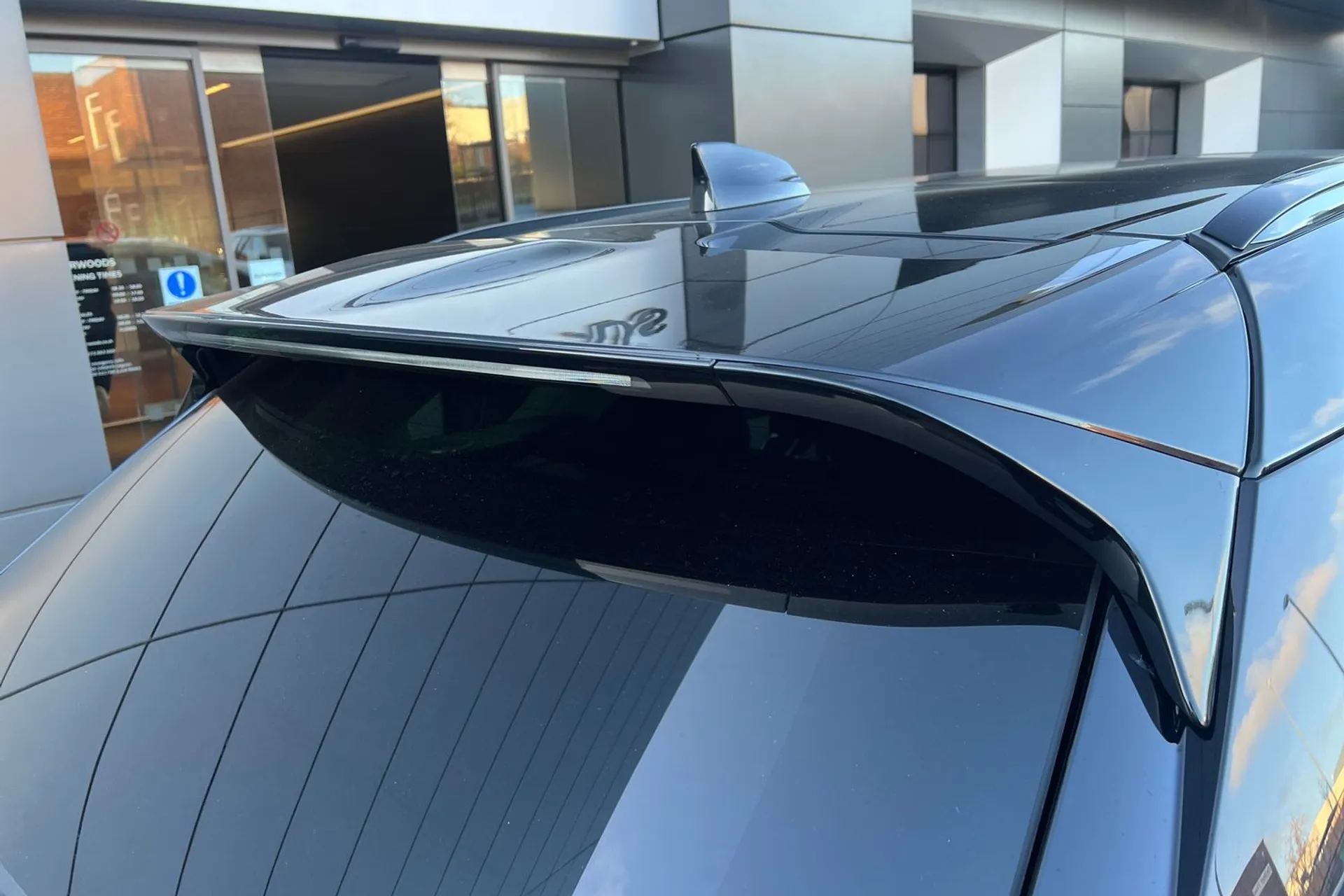 LAND ROVER RANGE ROVER VELAR thumbnail image number 28