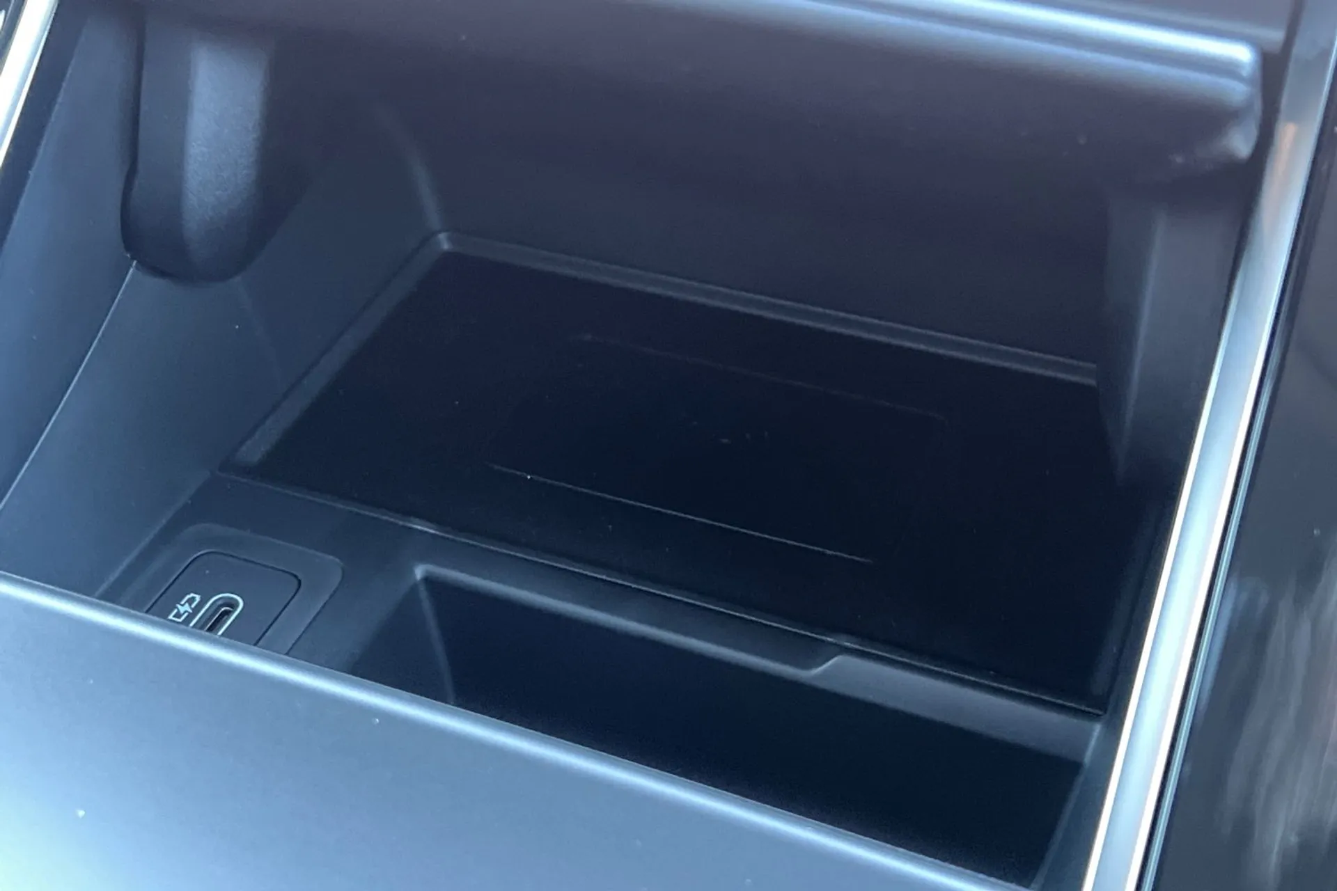 LAND ROVER RANGE ROVER VELAR thumbnail image number 31