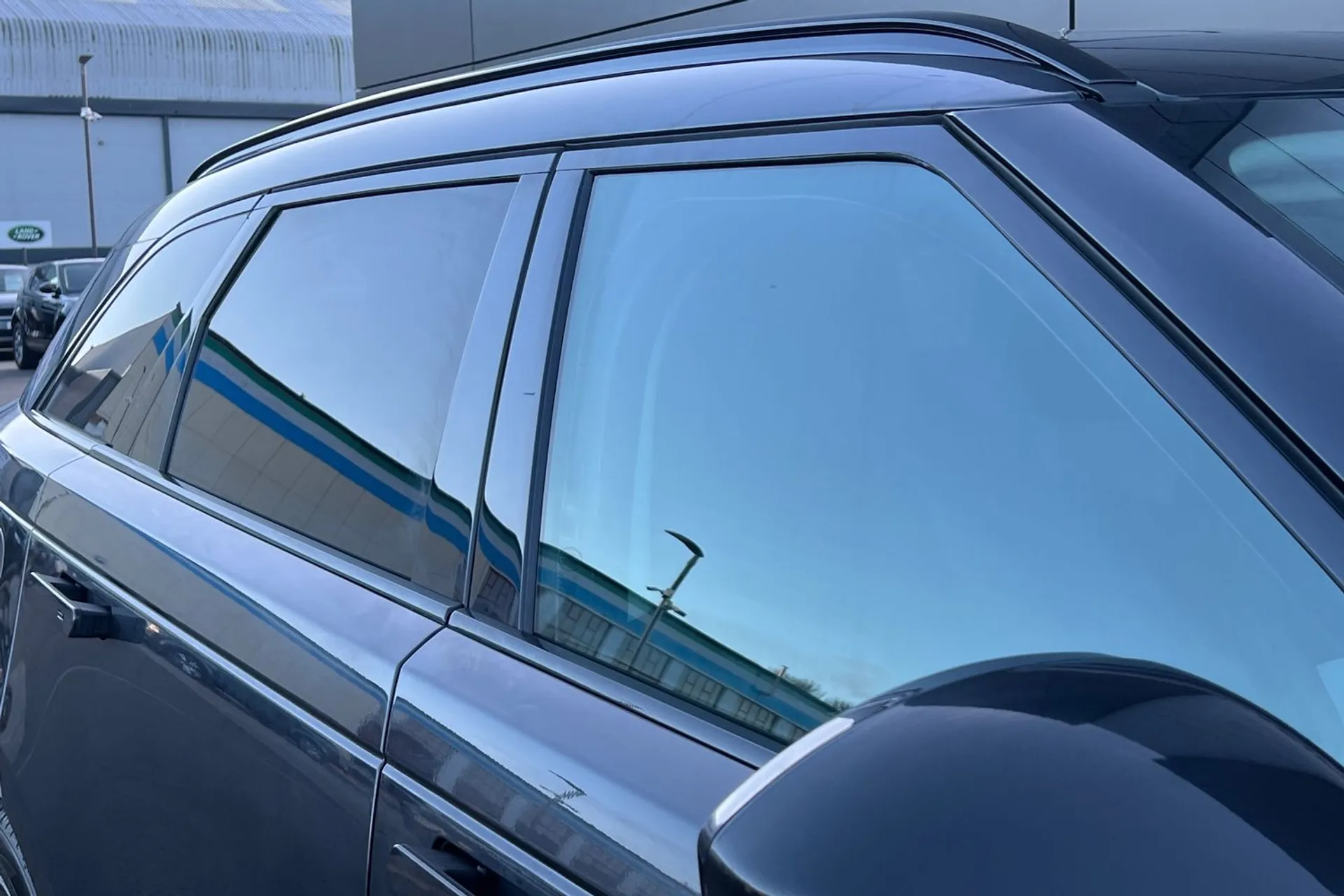LAND ROVER RANGE ROVER VELAR thumbnail image number 27