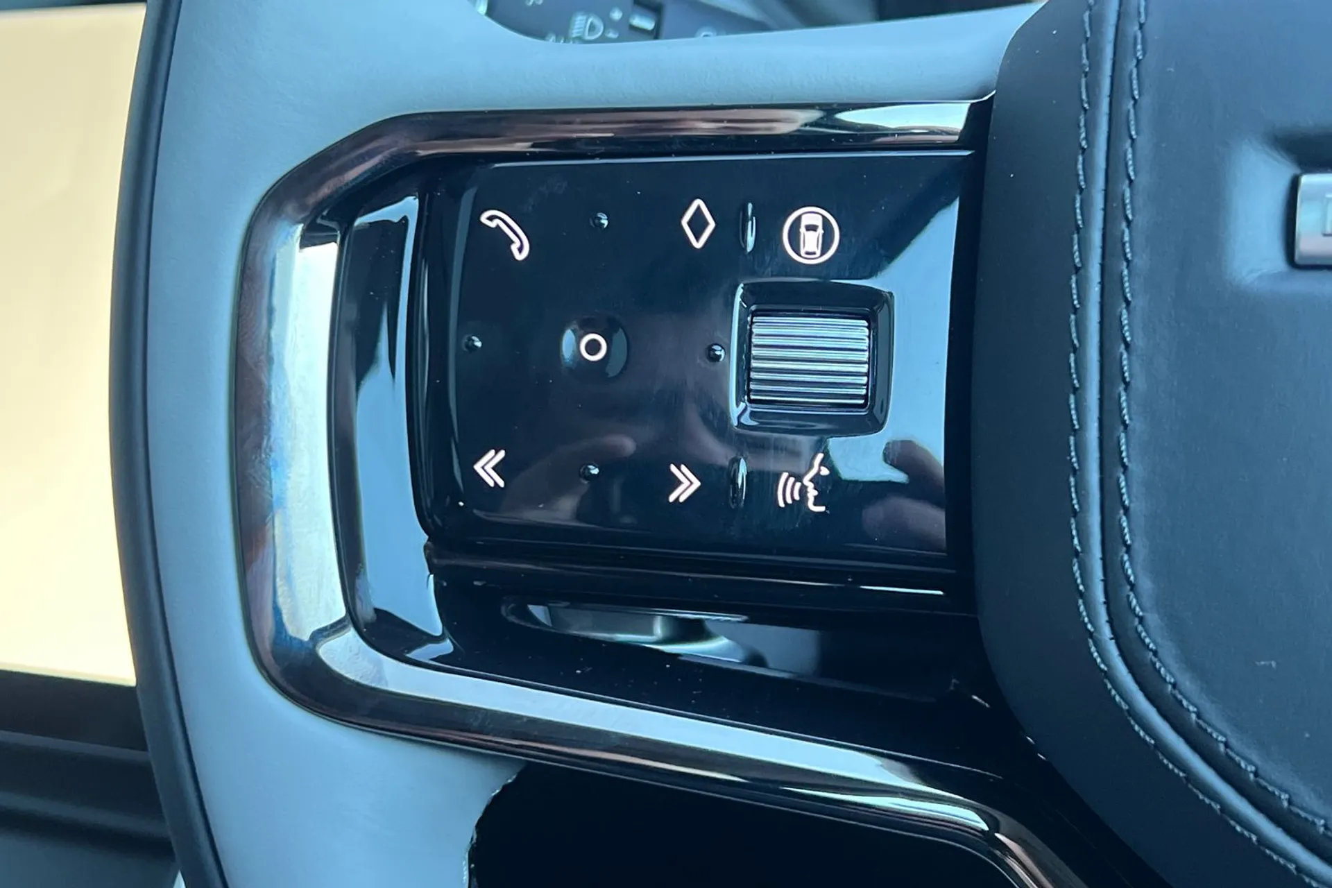 LAND ROVER RANGE ROVER VELAR thumbnail image number 54