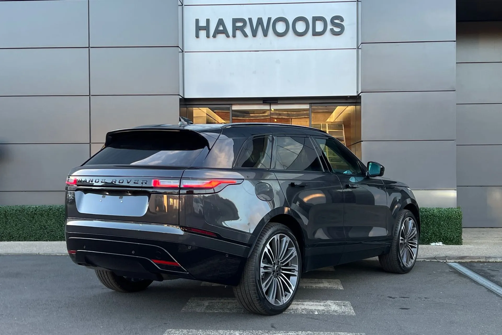 LAND ROVER RANGE ROVER VELAR thumbnail image number 6