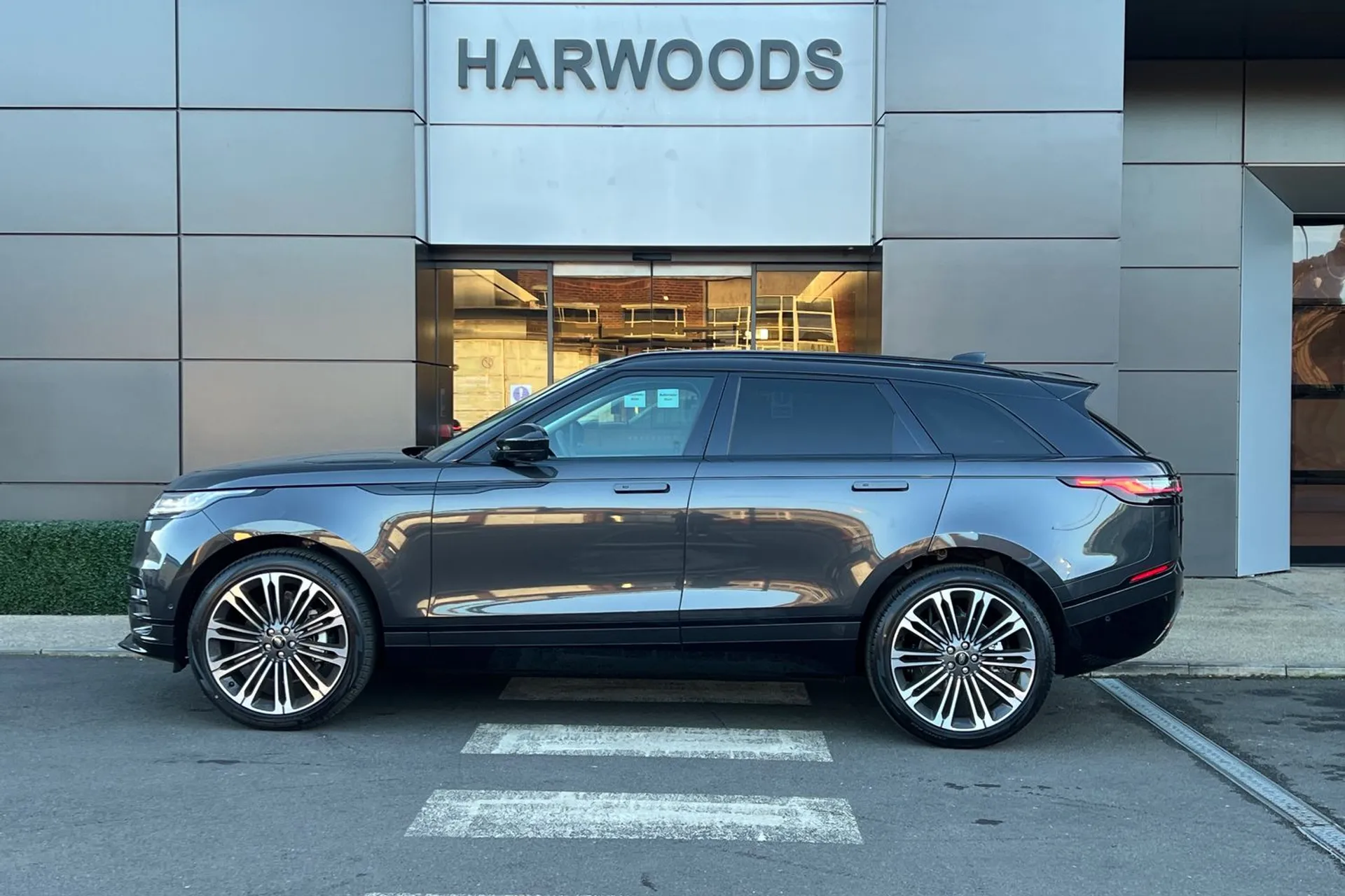 LAND ROVER RANGE ROVER VELAR thumbnail image number 15