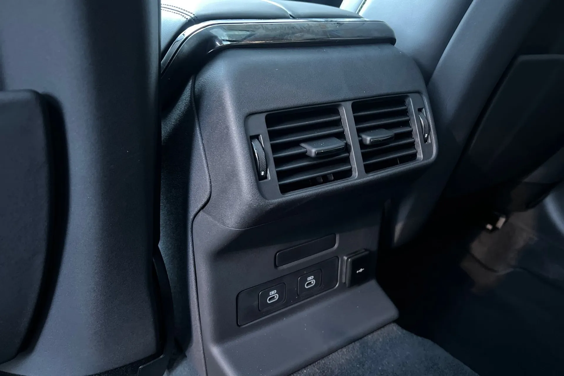 LAND ROVER RANGE ROVER VELAR thumbnail image number 64