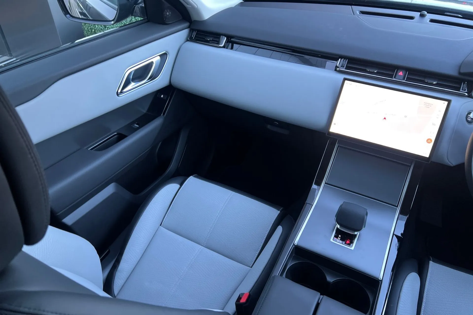 LAND ROVER RANGE ROVER VELAR thumbnail image number 49