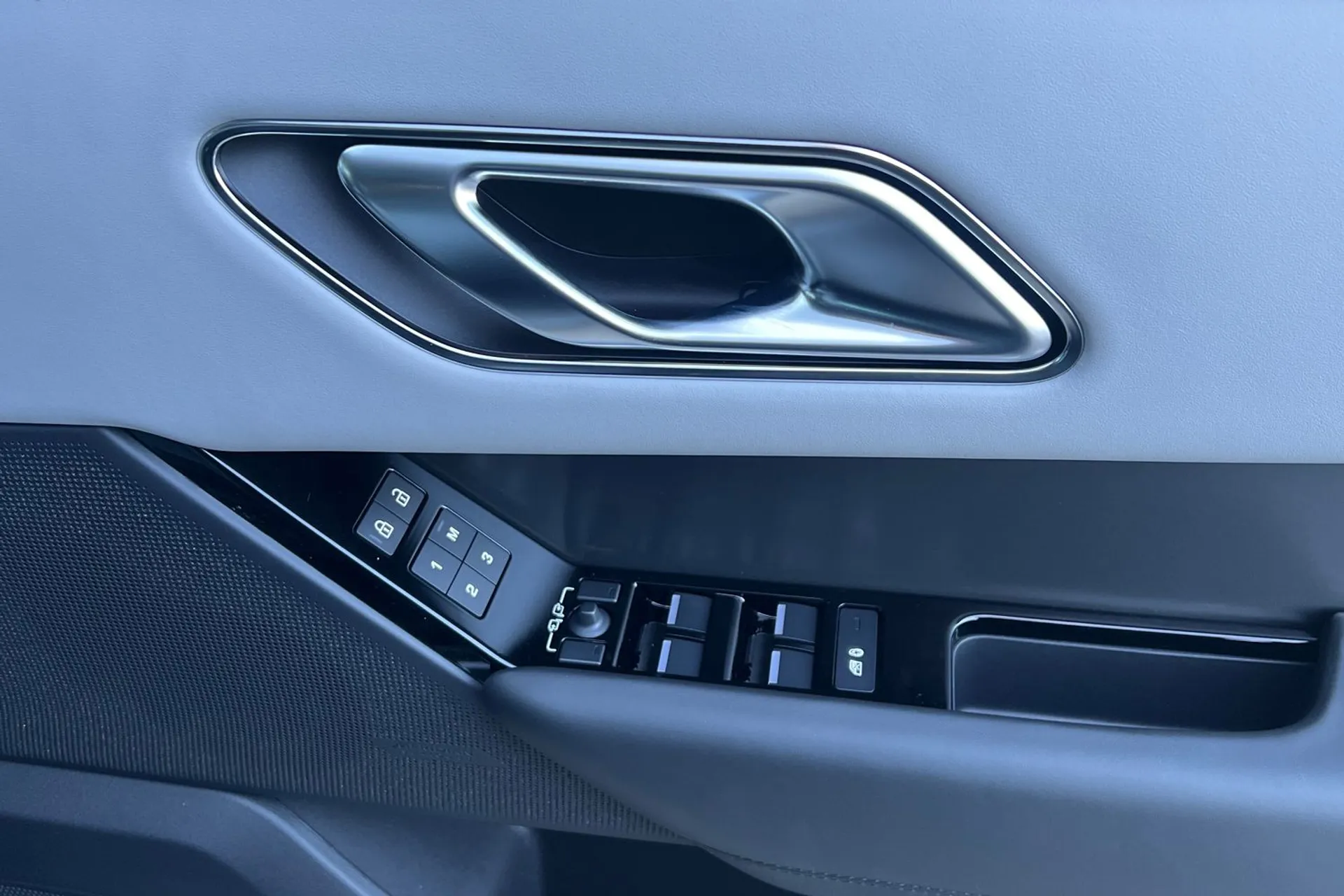 LAND ROVER RANGE ROVER VELAR thumbnail image number 57