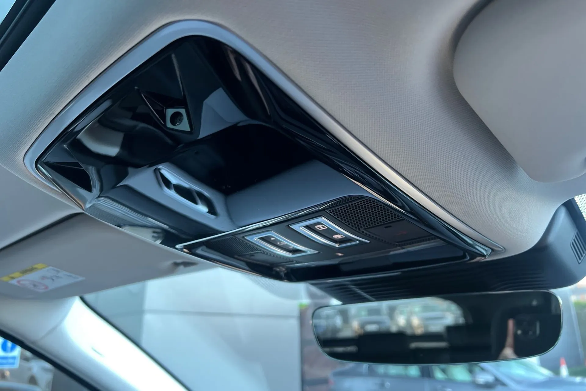 LAND ROVER RANGE ROVER VELAR thumbnail image number 60