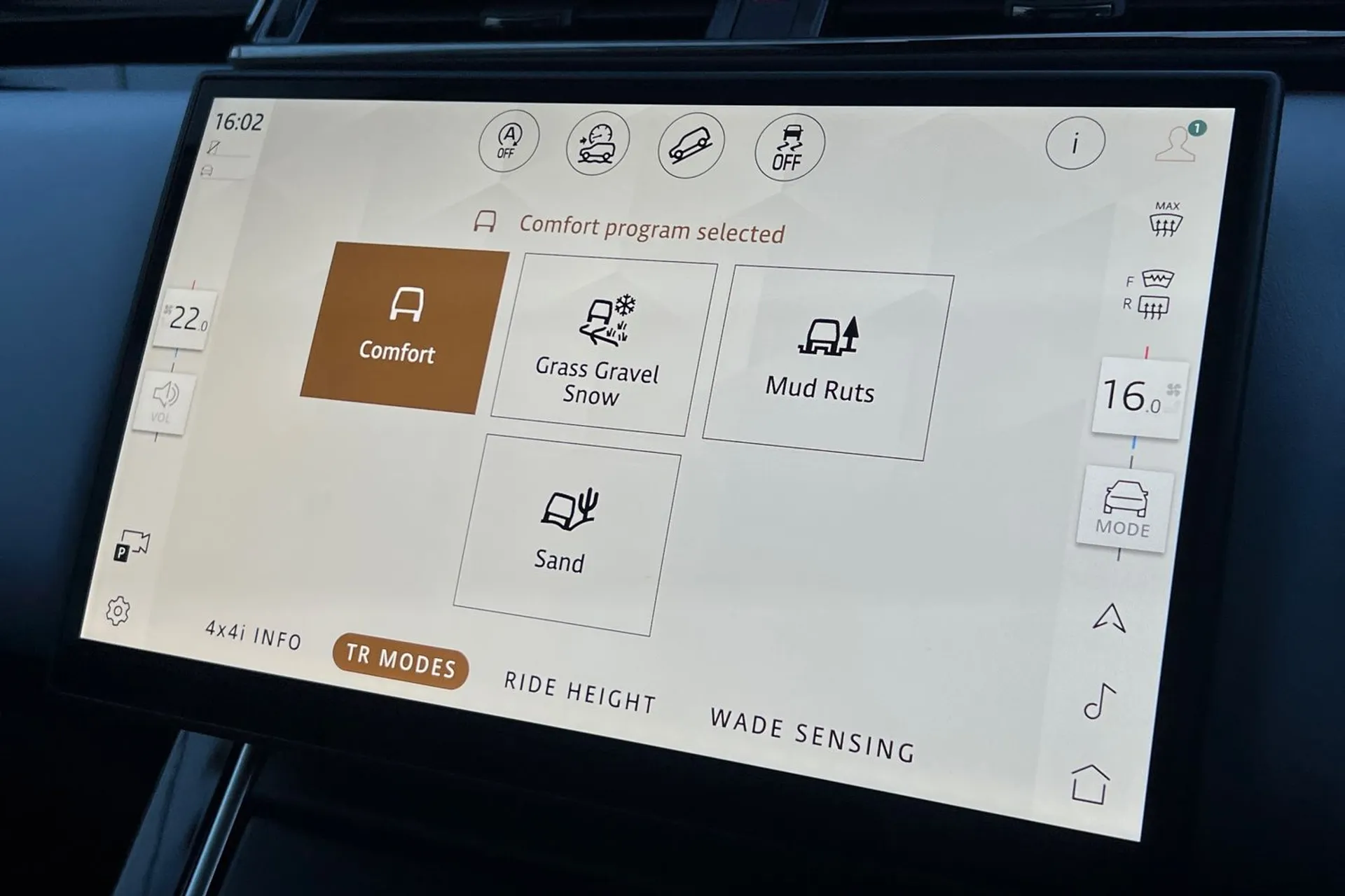 LAND ROVER RANGE ROVER VELAR thumbnail image number 45
