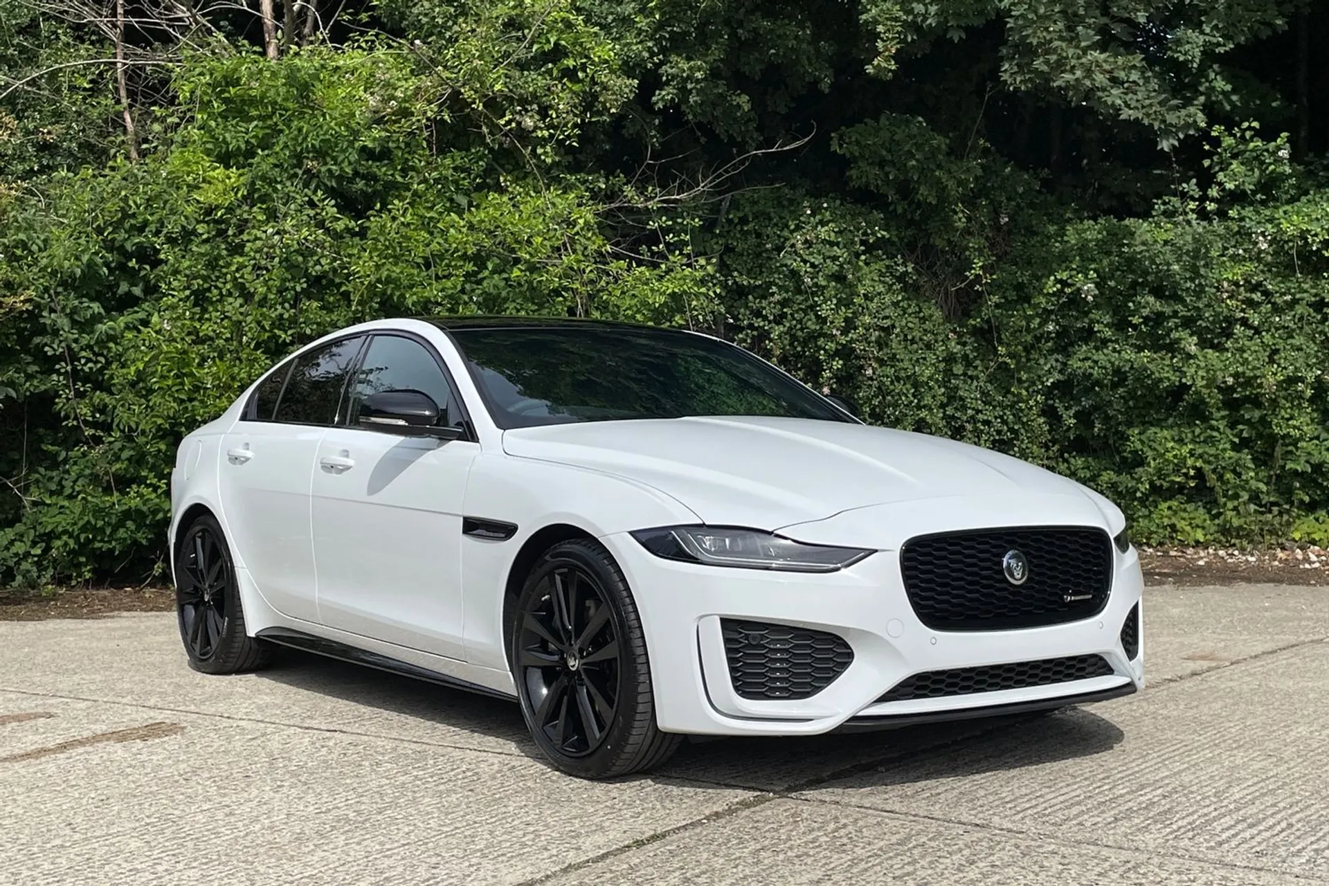 Jaguar XE thumbnail image number 10