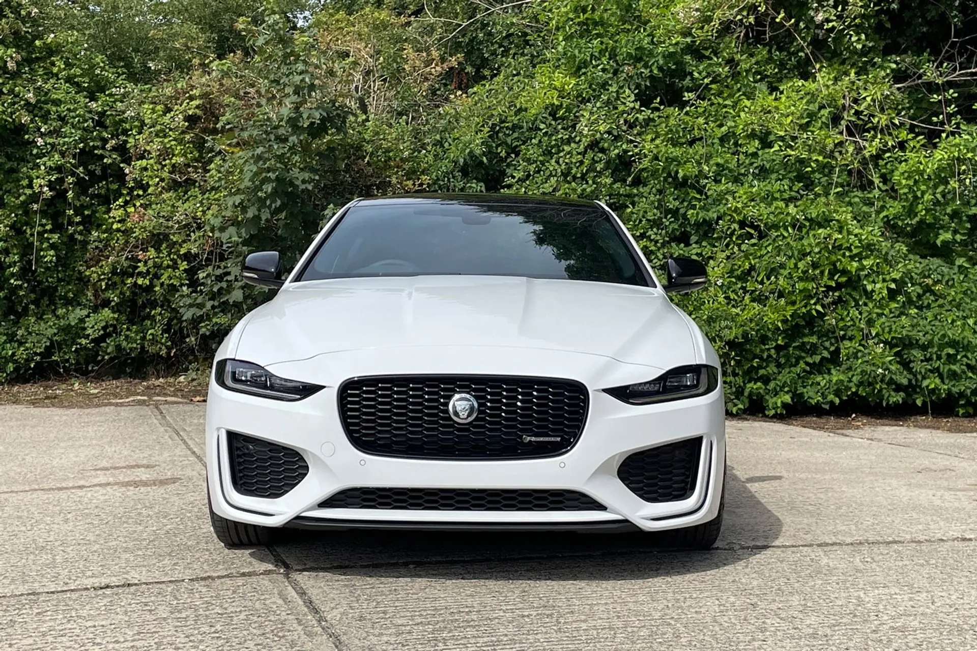 Jaguar XE thumbnail image number 11