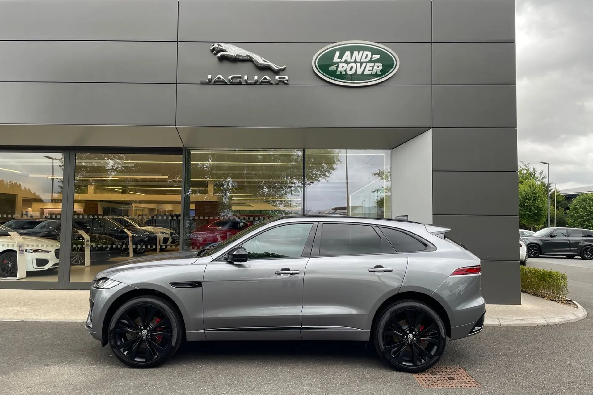 Jaguar F-PACE thumbnail image number 27