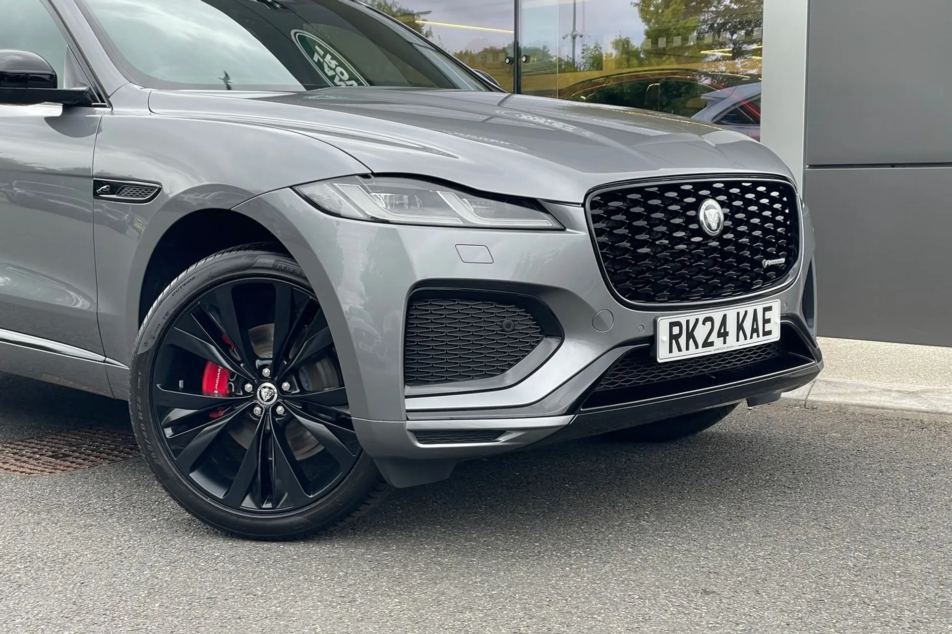 Jaguar F-PACE thumbnail image number 31