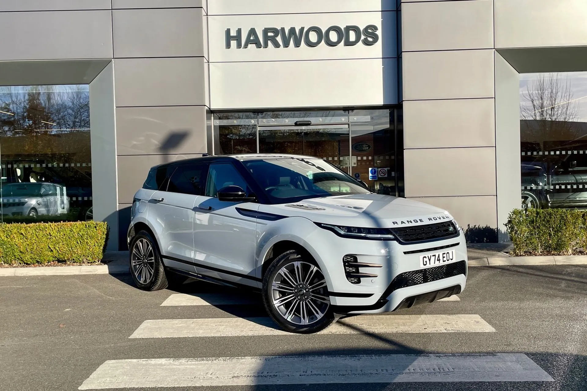 LAND ROVER RANGE ROVER EVOQUE focused image