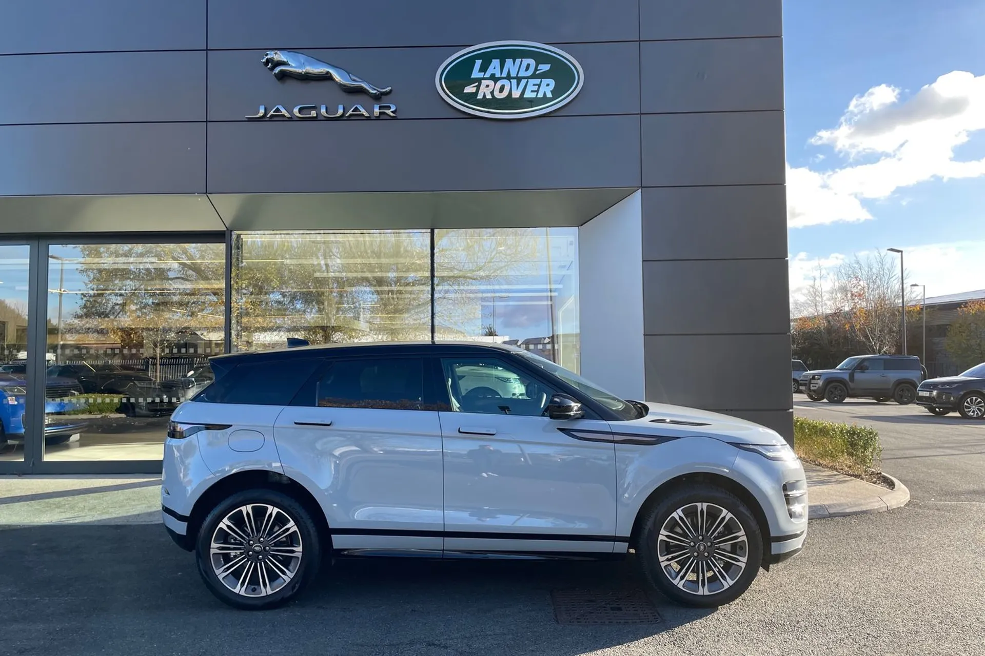 LAND ROVER RANGE ROVER EVOQUE thumbnail image number 2