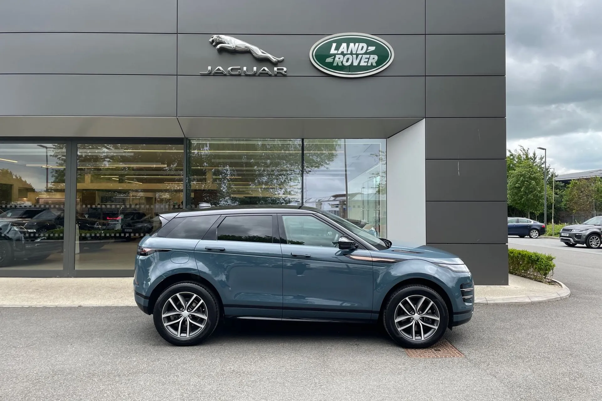 LAND ROVER RANGE ROVER EVOQUE thumbnail image number 2