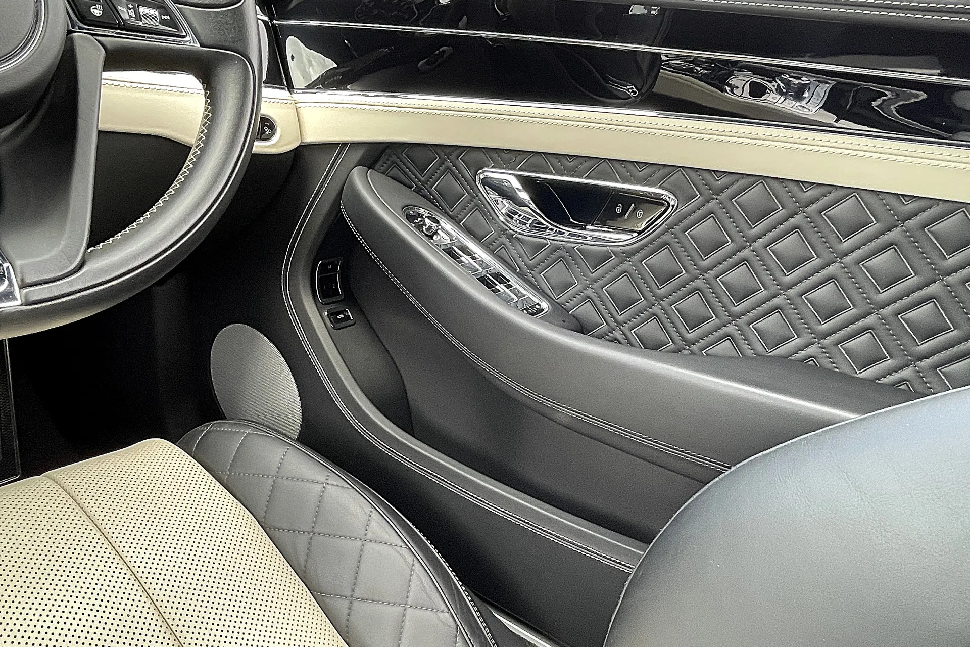 Bentley CONTINENTAL GT thumbnail image number 19