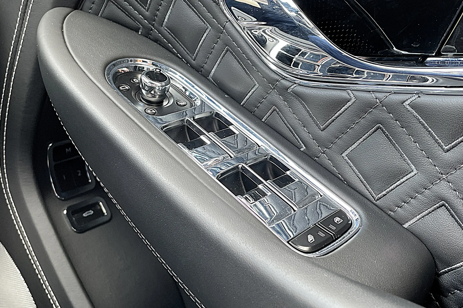 Bentley CONTINENTAL GT thumbnail image number 13