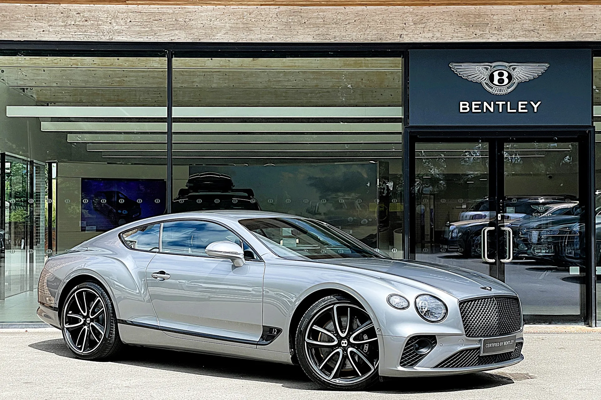 Bentley CONTINENTAL GT focused image