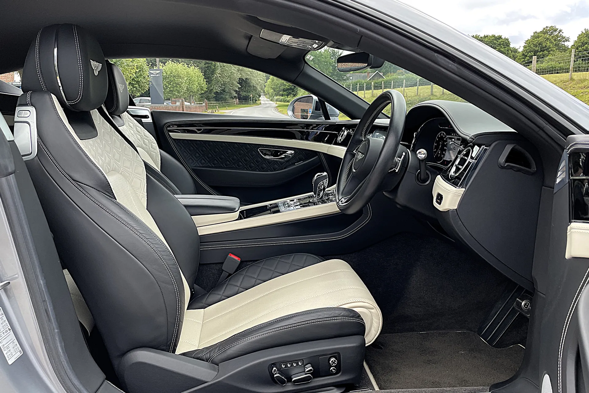 Bentley CONTINENTAL GT thumbnail image number 3