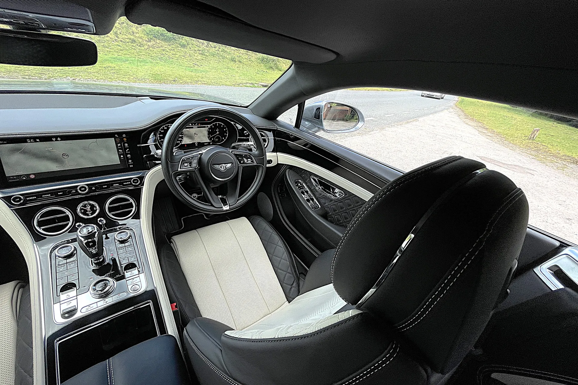 Bentley CONTINENTAL GT thumbnail image number 35