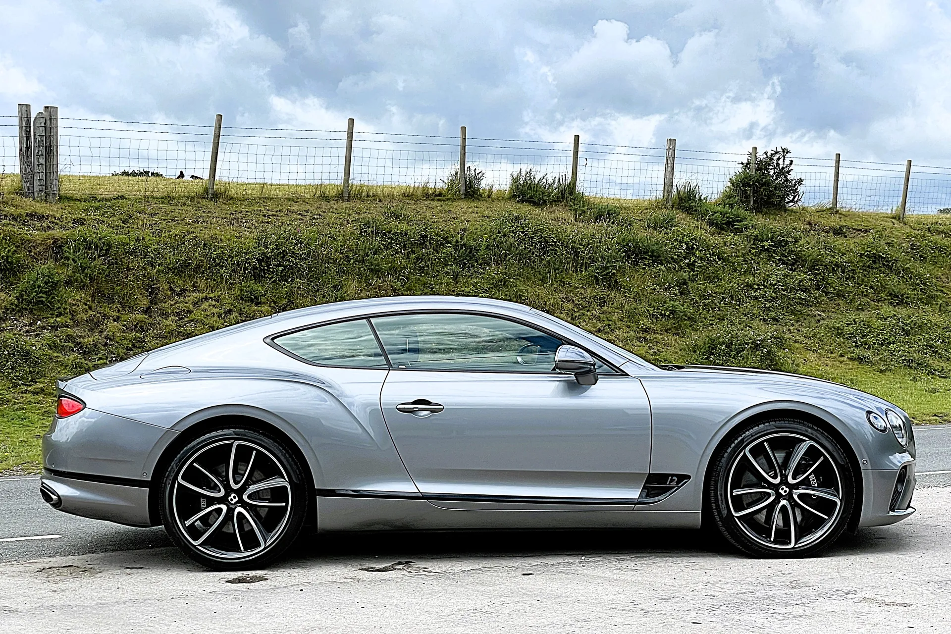 Bentley CONTINENTAL GT thumbnail image number 2