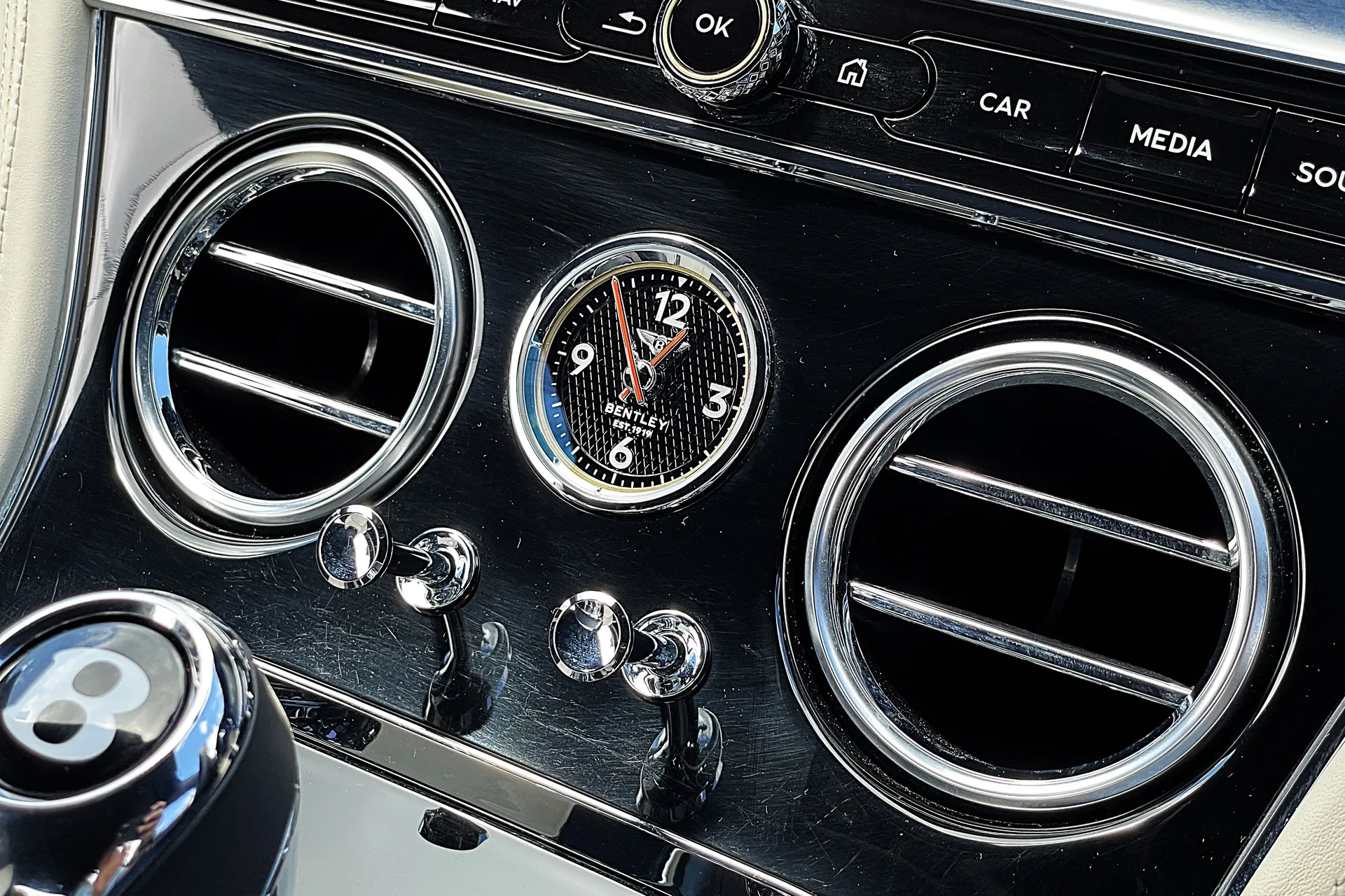 Bentley CONTINENTAL GT thumbnail image number 36