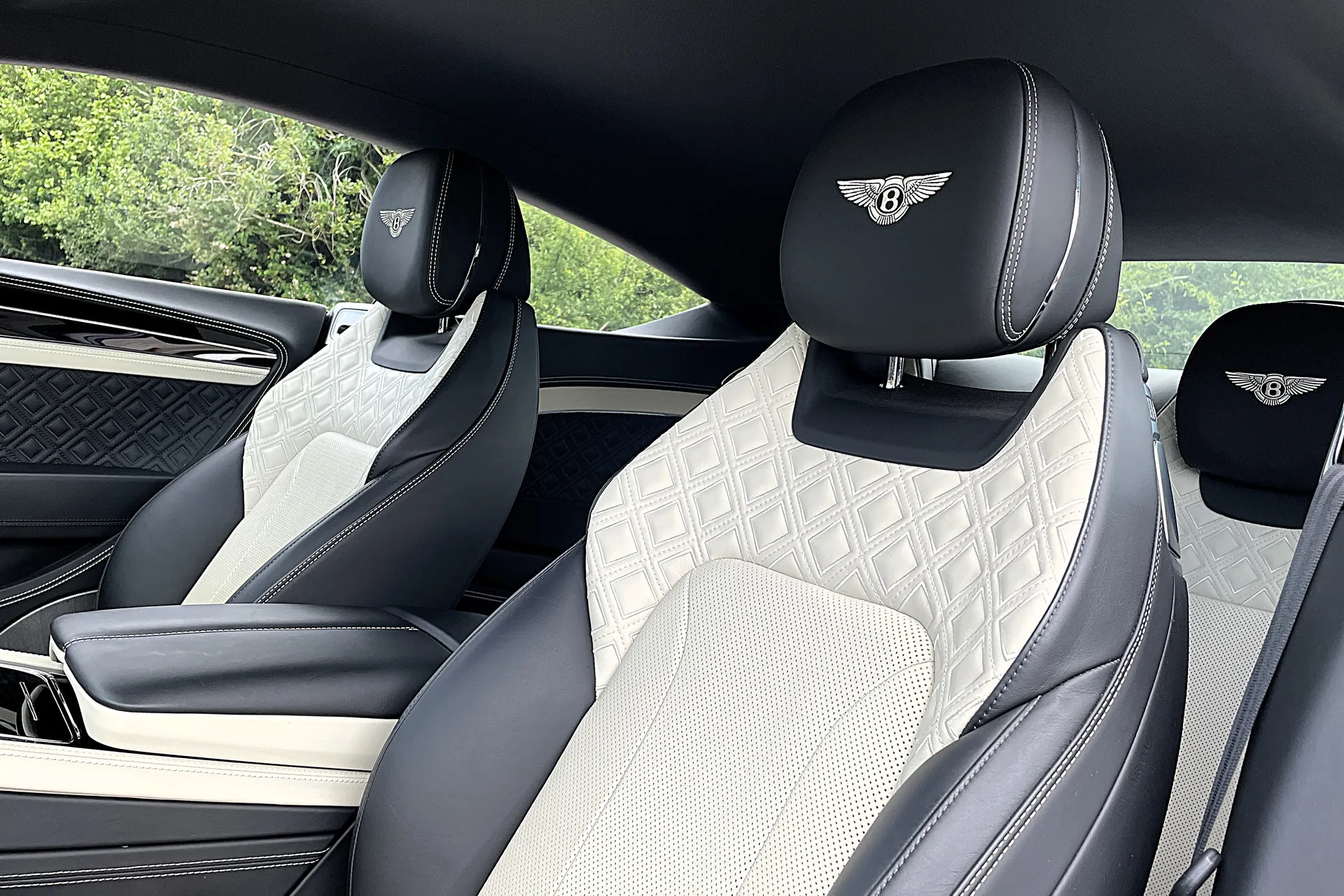 Bentley CONTINENTAL GT thumbnail image number 4