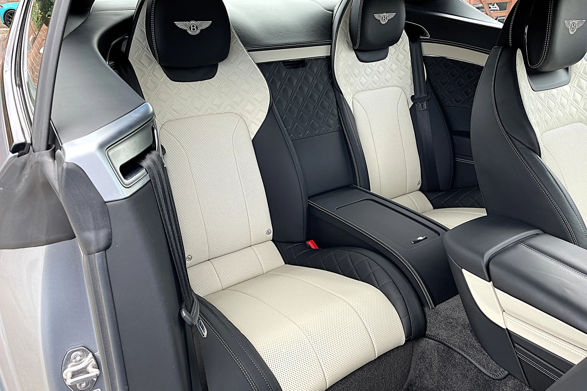 Bentley CONTINENTAL GT thumbnail image number 42