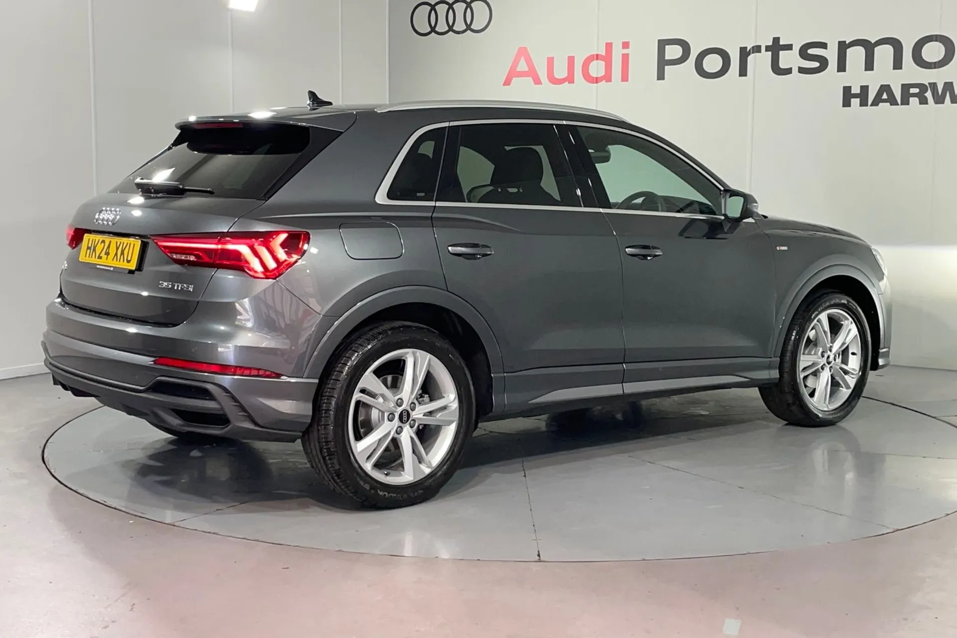 Audi Q3 thumbnail image number 10