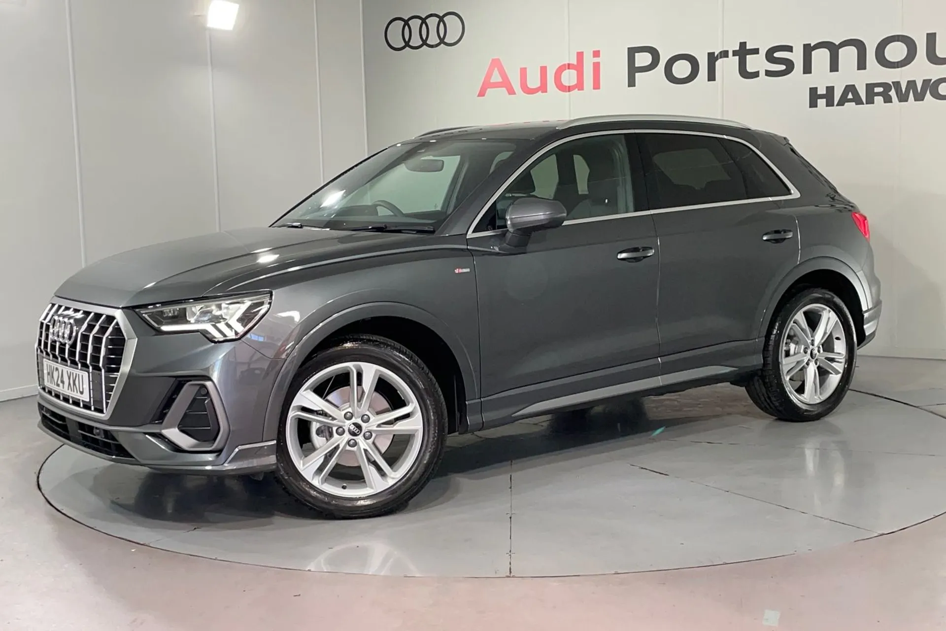 Audi Q3 thumbnail image number 6