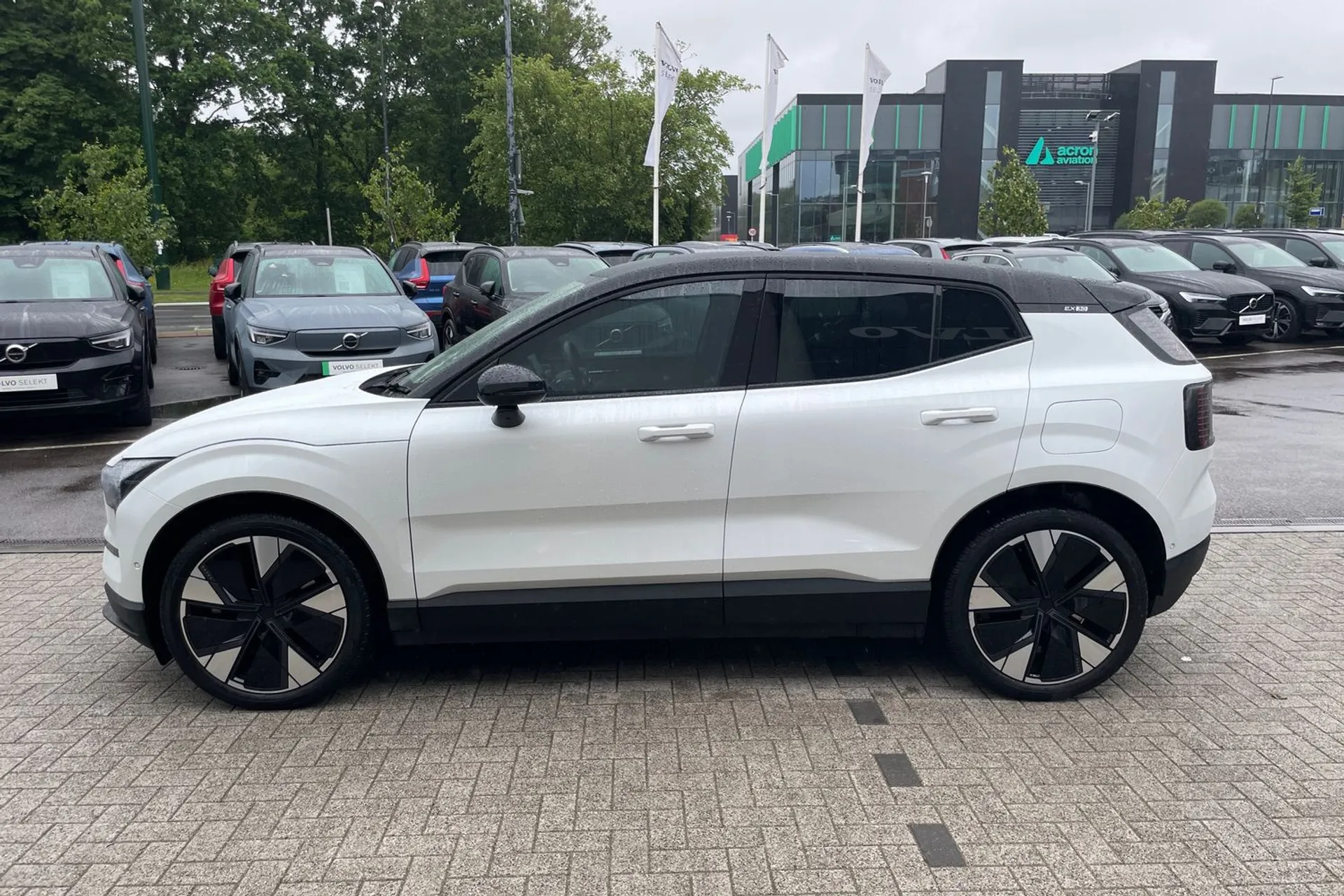 Volvo EX30 thumbnail image number 10