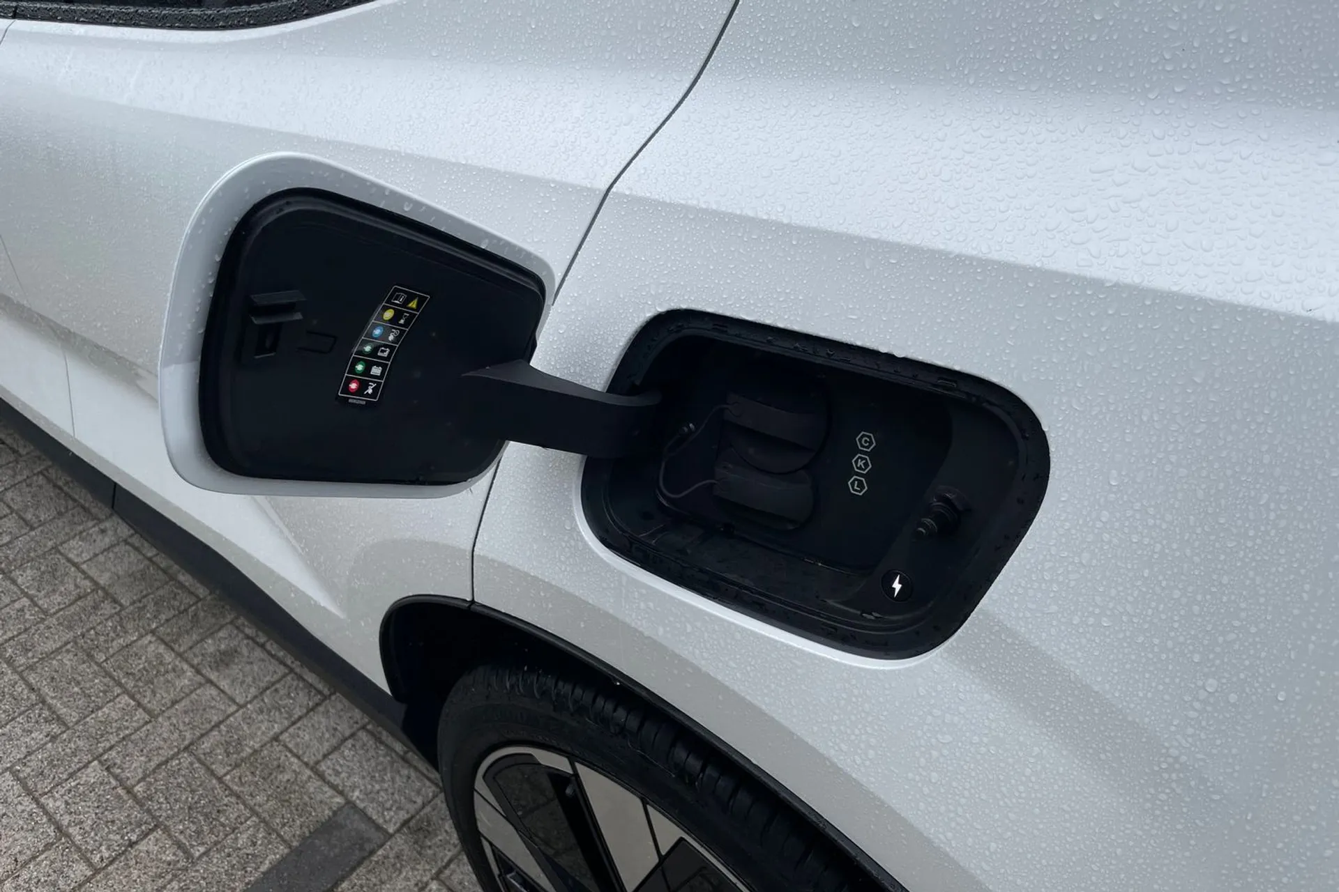 Volvo EX30 thumbnail image number 18