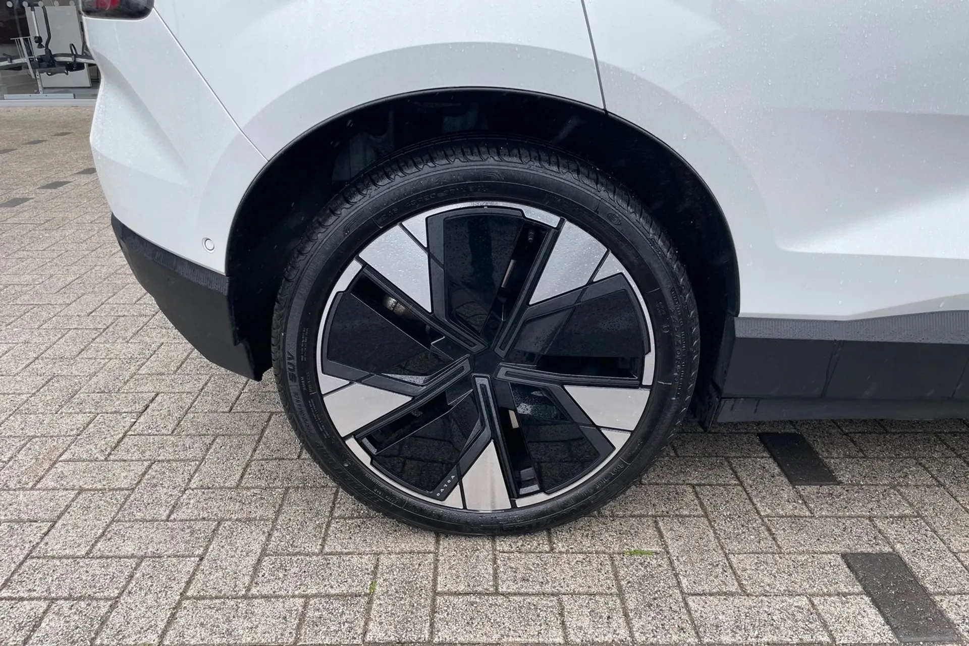 Volvo EX30 thumbnail image number 13