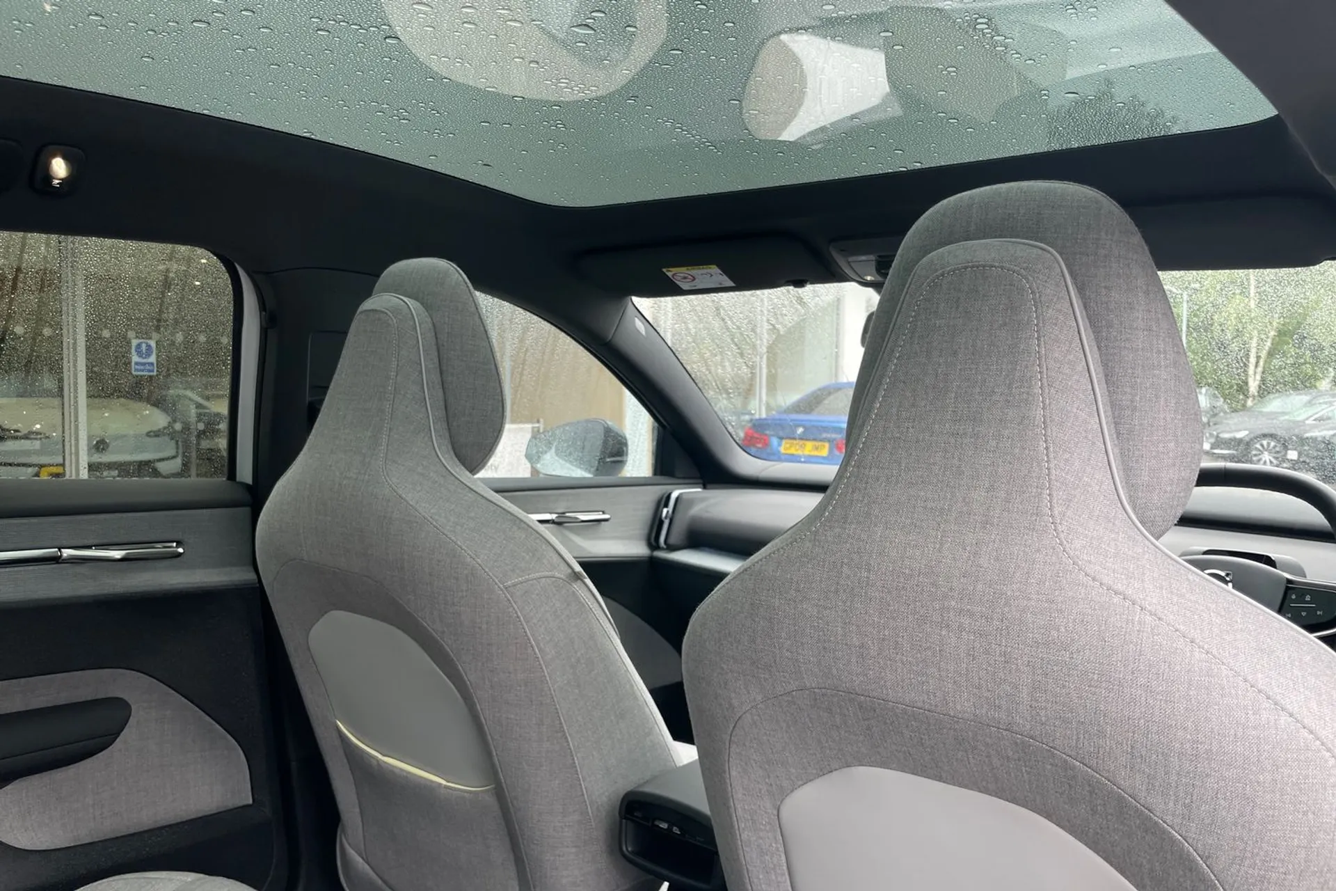 Volvo EX30 thumbnail image number 23
