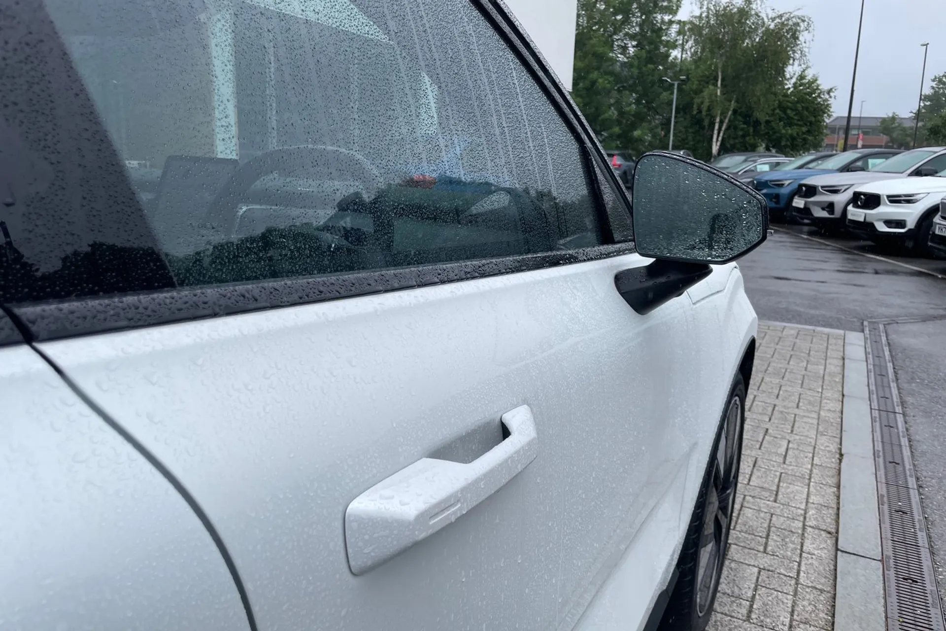 Volvo EX30 thumbnail image number 16