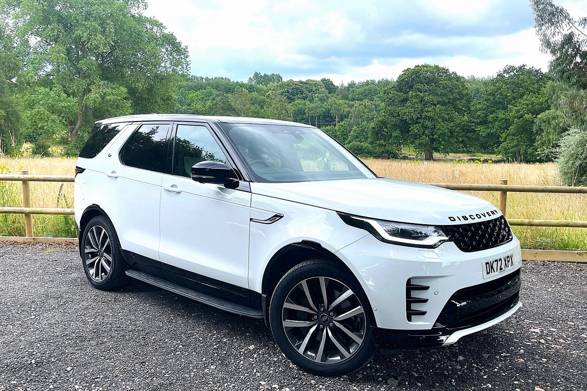 LAND ROVER DISCOVERY focused image