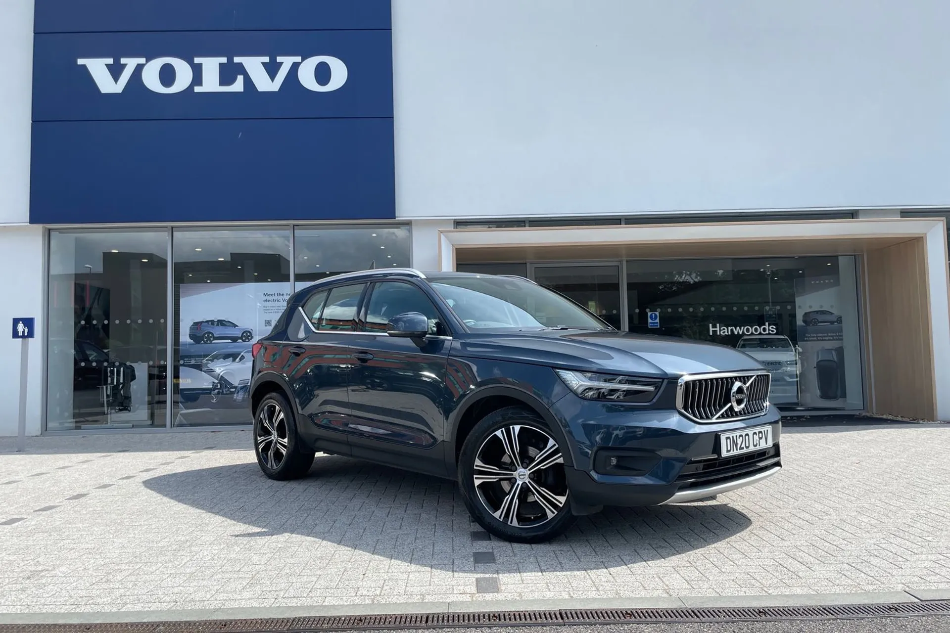 Volvo XC40 focused image