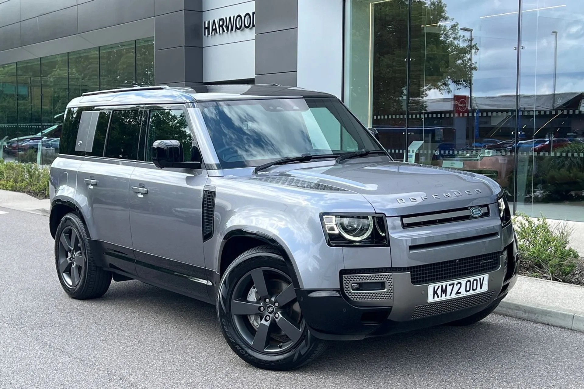 LAND ROVER DEFENDER focused image