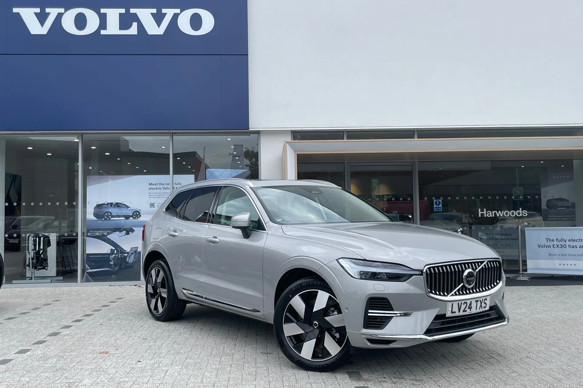 Volvo XC60 focused image