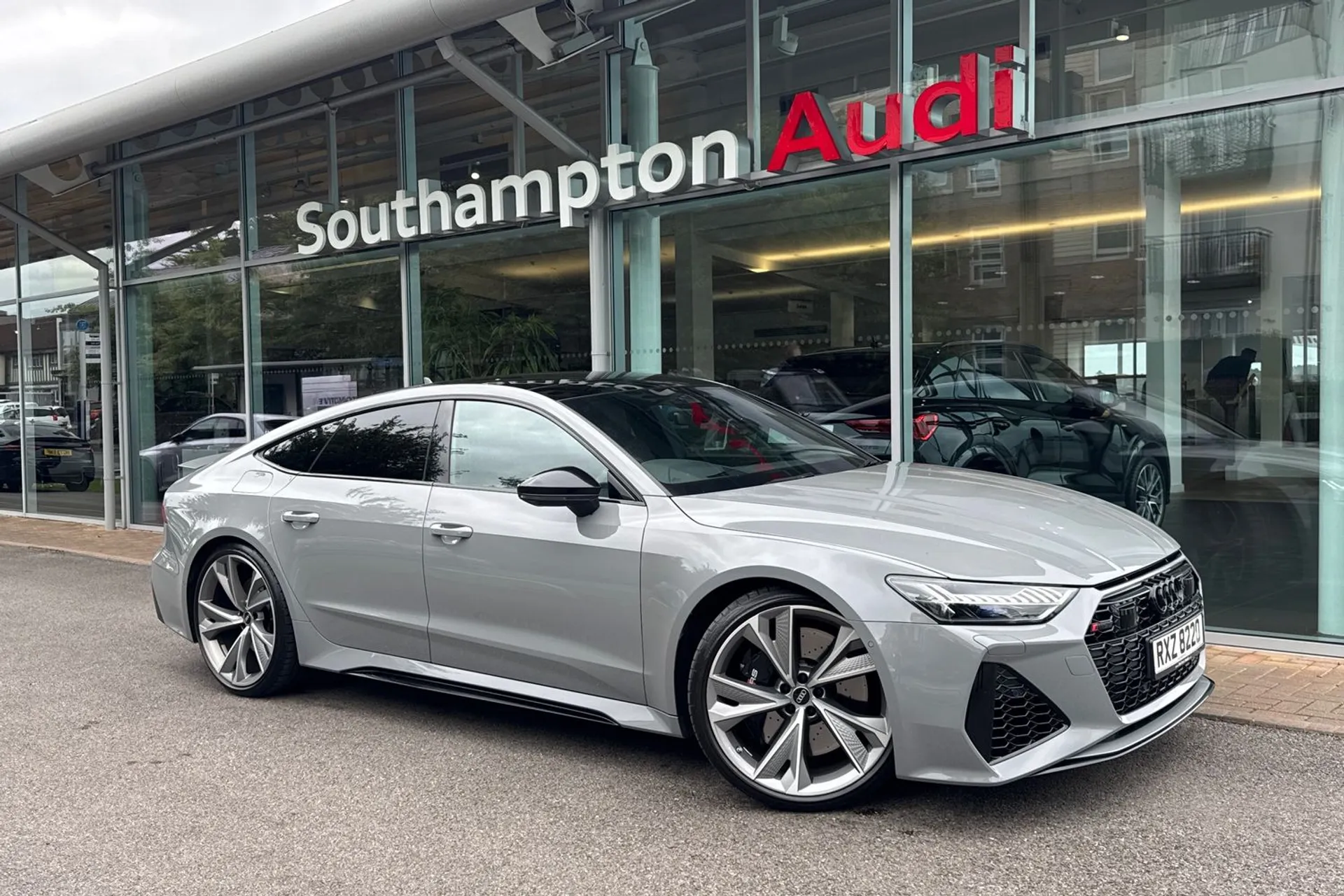 Audi RS 7 V-SPRUNG TFSI MHEV Q focused image