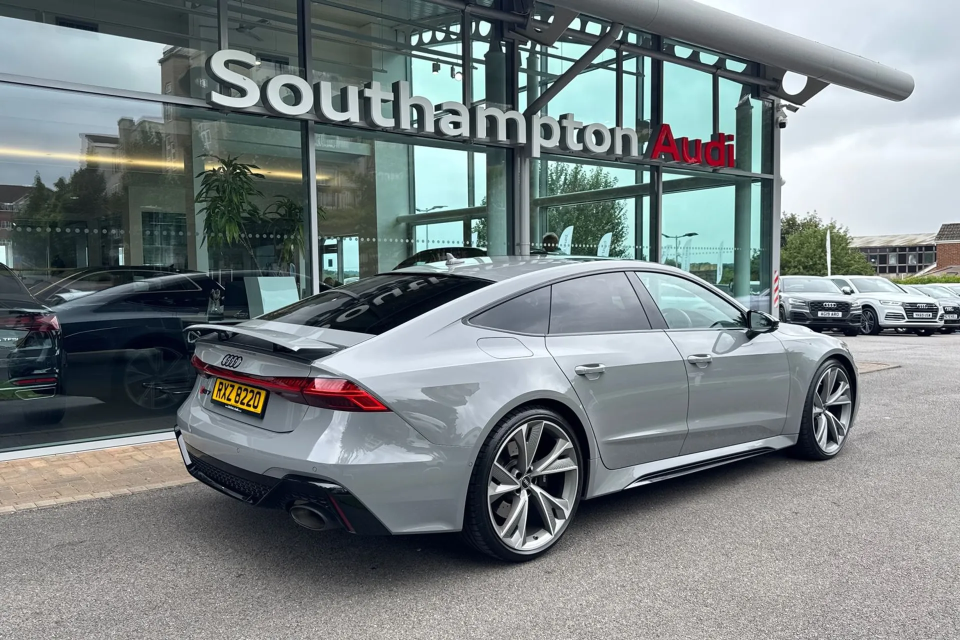 Audi RS 7 V-SPRUNG TFSI MHEV Q thumbnail image number 4