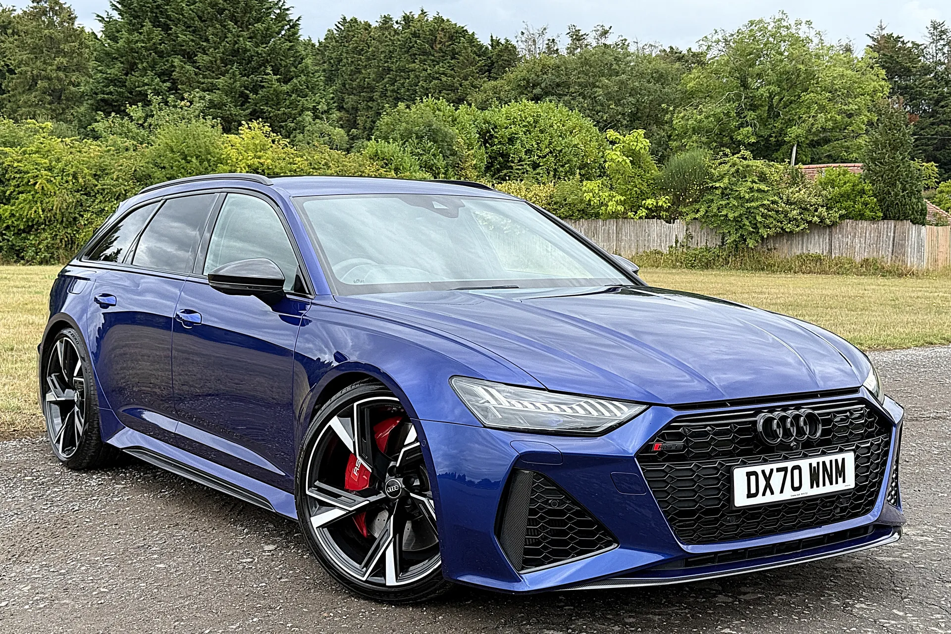 Audi RS6 focused image