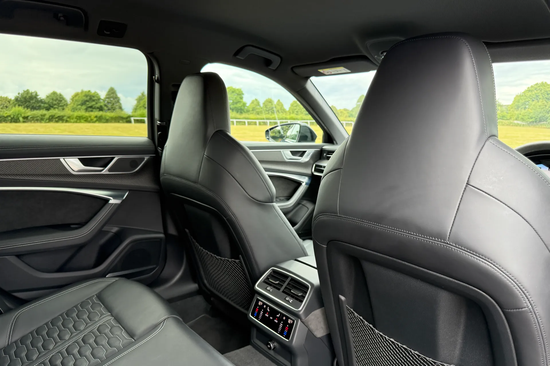 Audi RS6 thumbnail image number 24