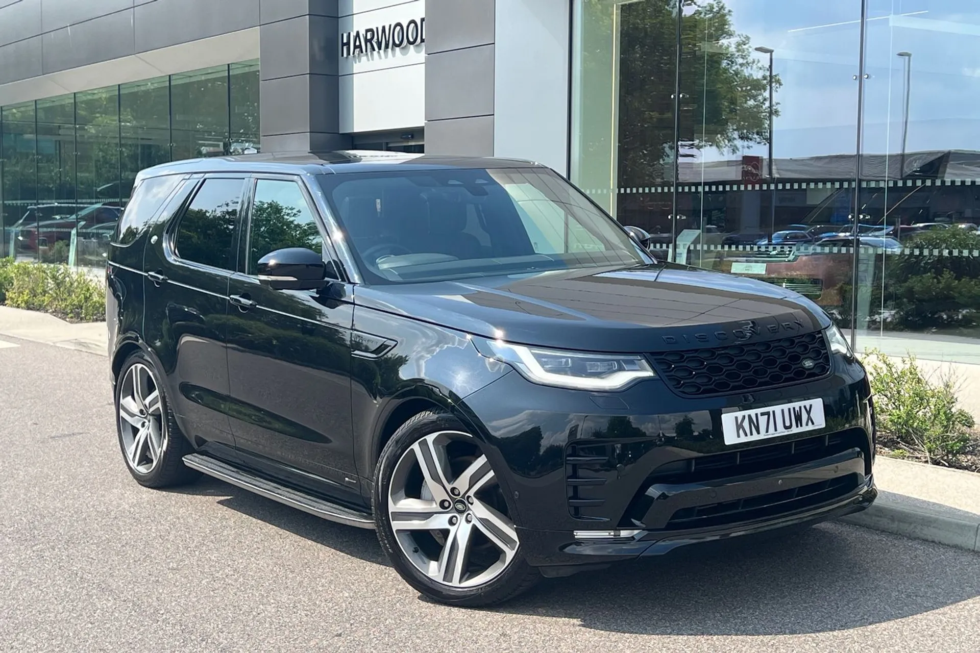 LAND ROVER DISCOVERY focused image