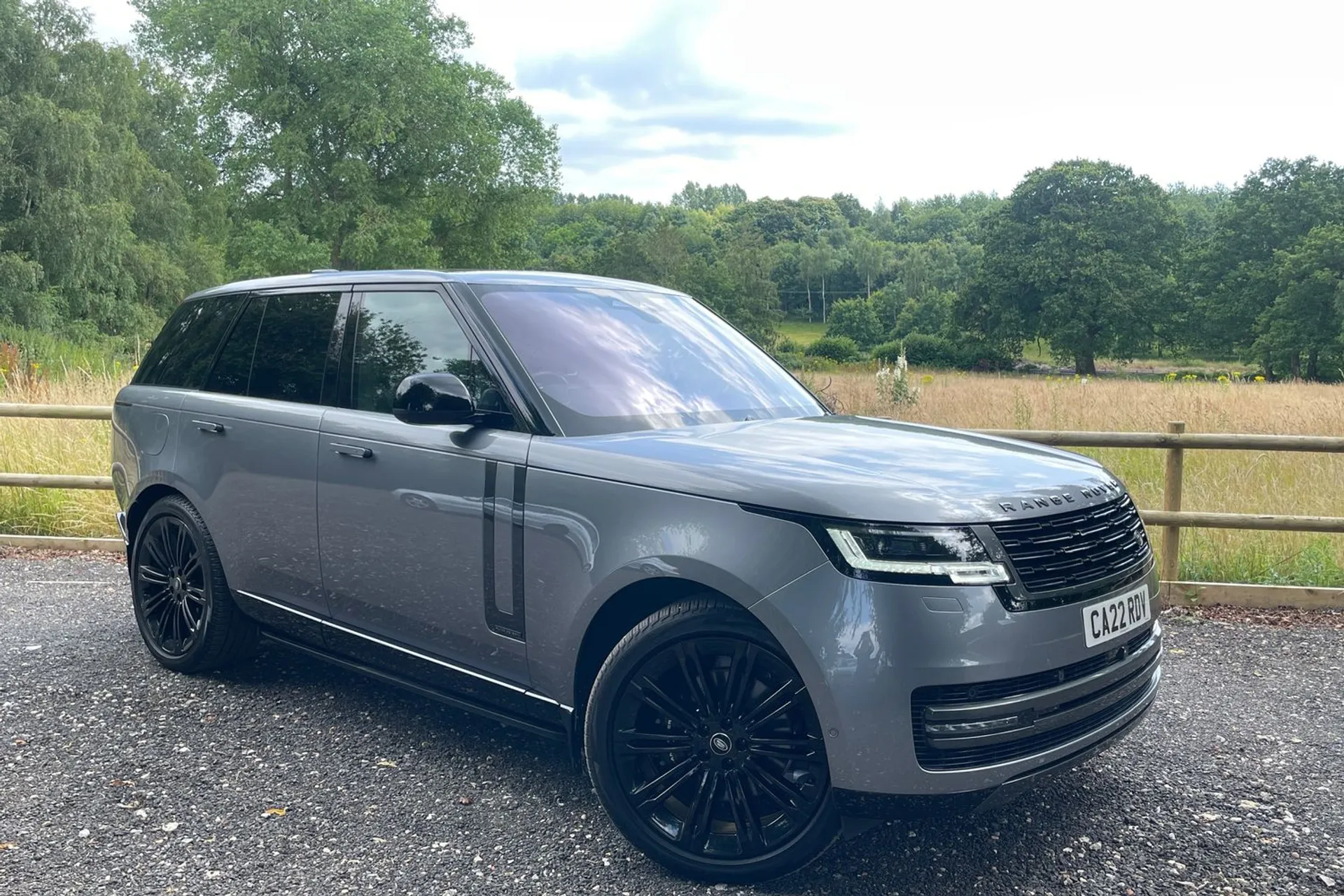 LAND ROVER RANGE ROVER focused image