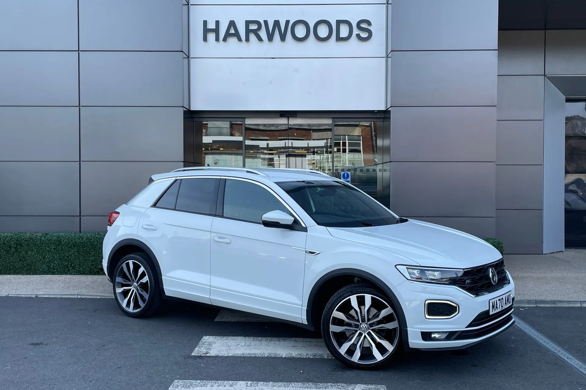 VOLKSWAGEN T-ROC focused image