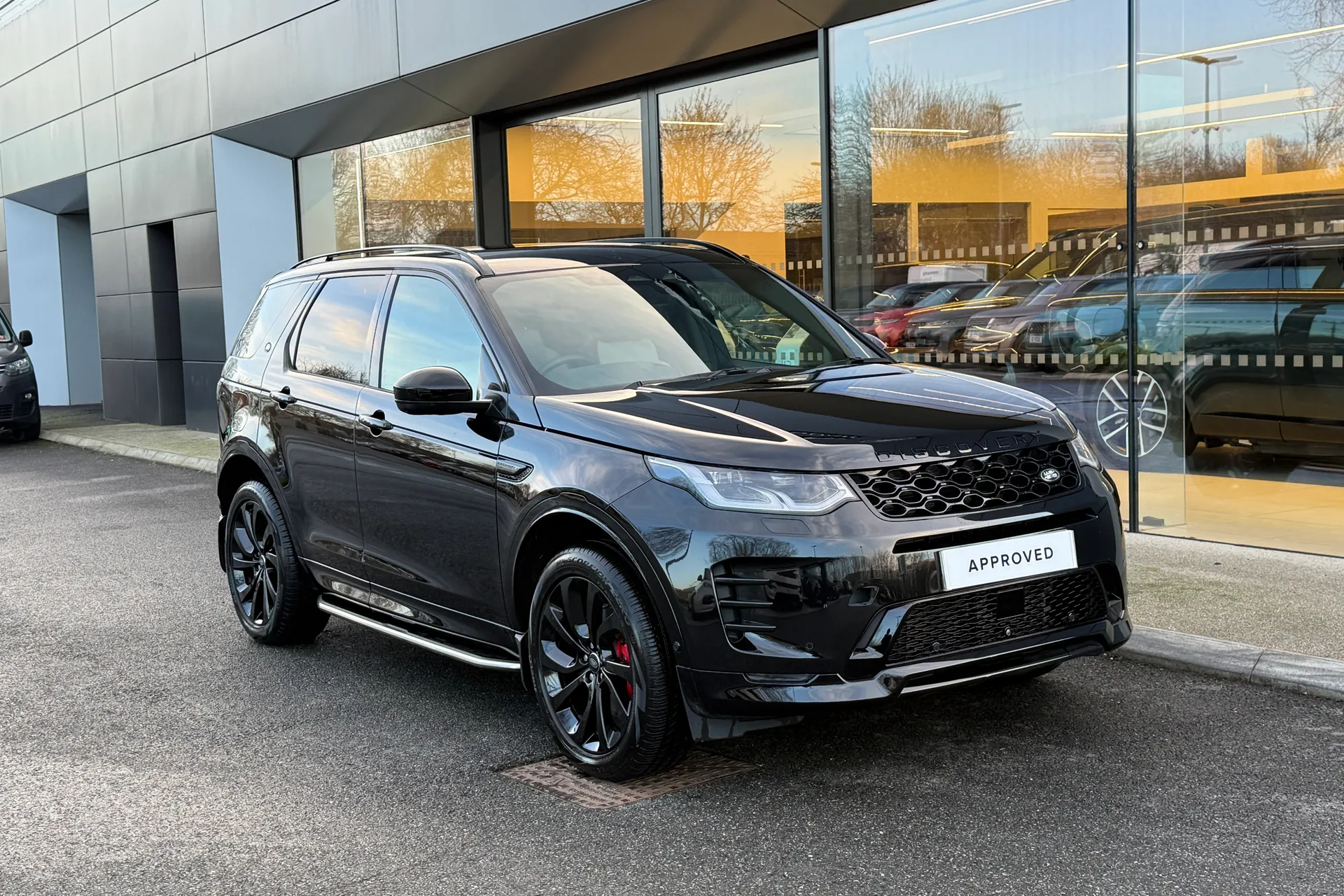 LAND ROVER DISCOVERY SPORT focused image