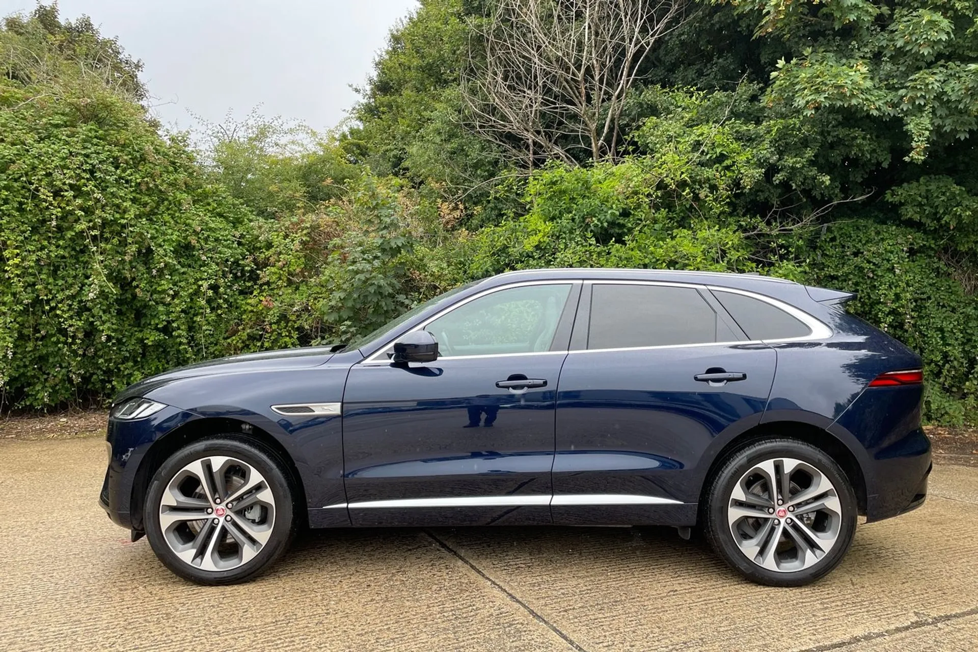 Jaguar F-PACE thumbnail image number 10