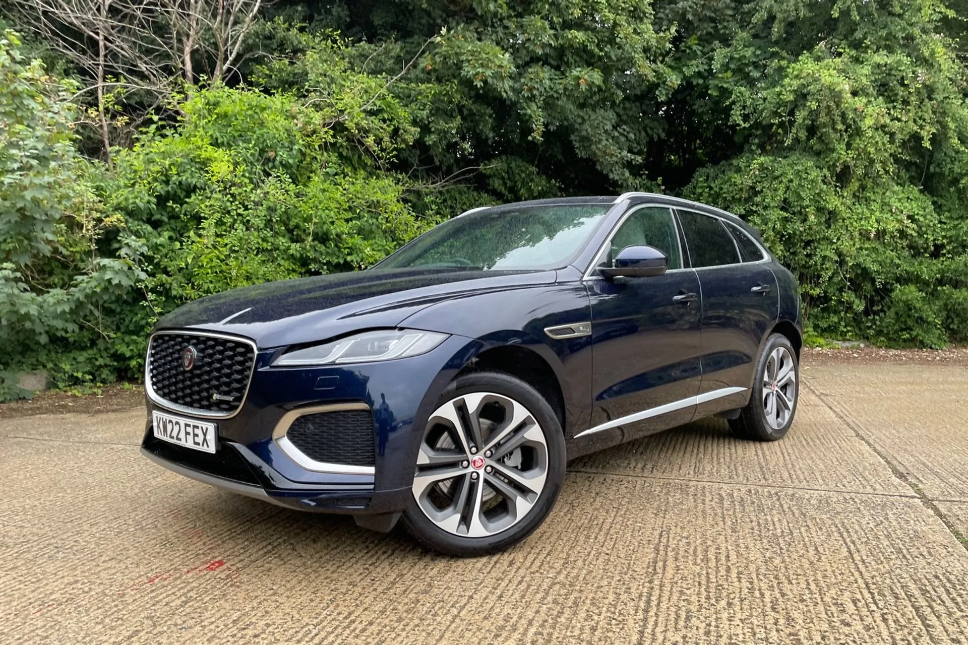 Jaguar F-PACE thumbnail image number 11