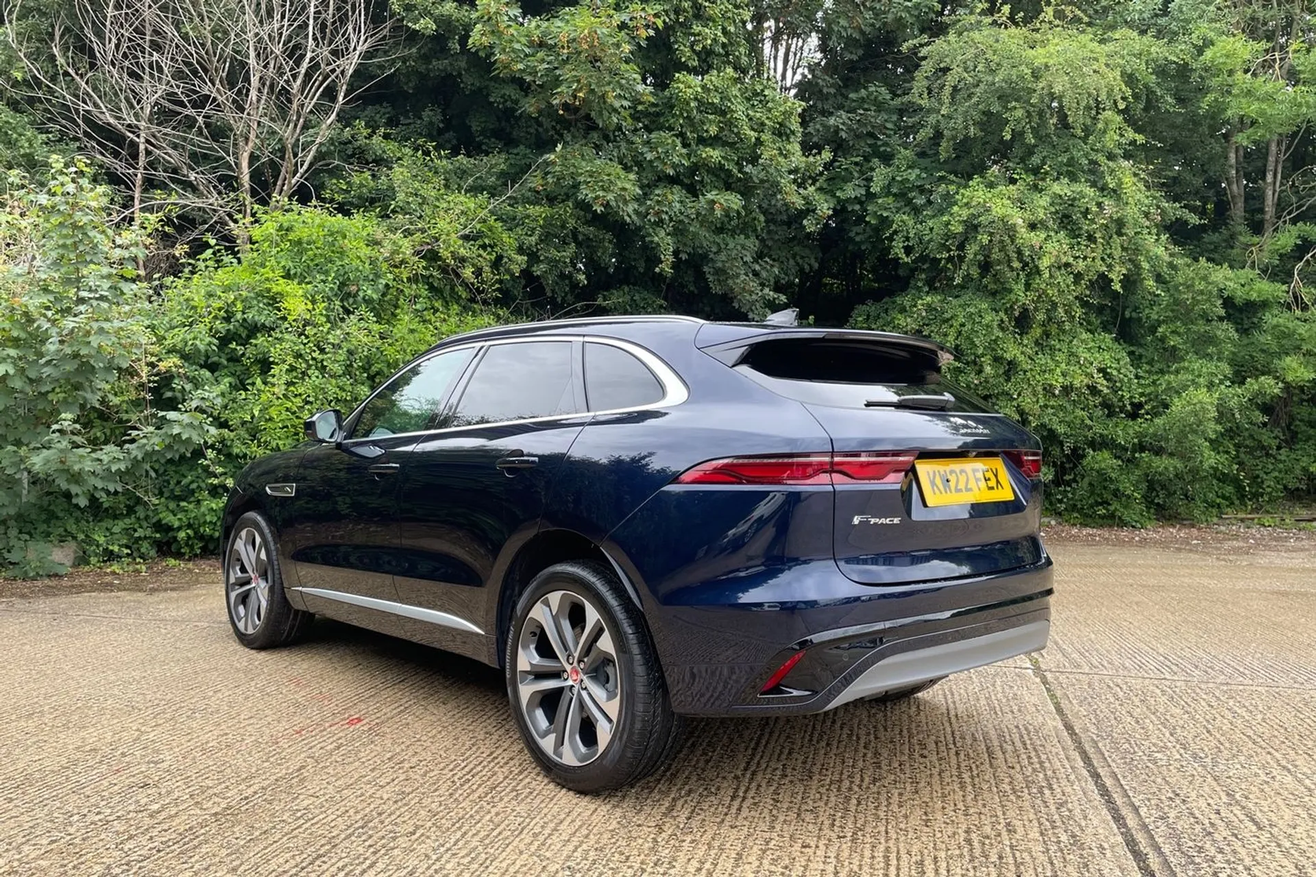 Jaguar F-PACE thumbnail image number 9